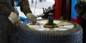 inflating-tire-on-balancing-machine